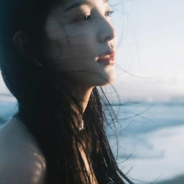 她爱